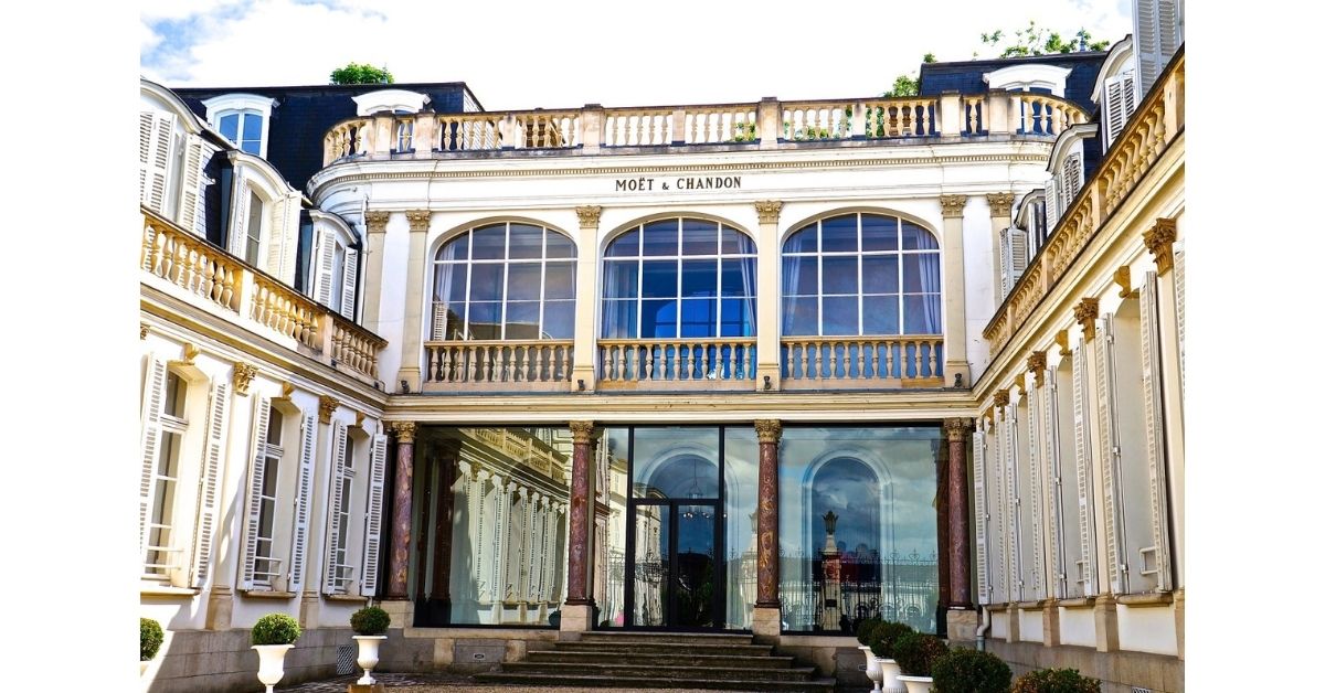 Moet & Chandon 酩悅香檳酒廠建築，位於法國香檳區埃佩爾內，LVMH集團旗下世界知名香檳酒莊，象徵頂級香檳釀造工藝與歷史傳承